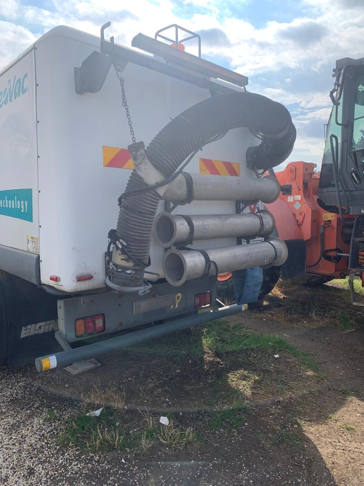 ELGIN GEOVAC VACUUM SWEEPER E TECHNOLOGY - Măturătoare stradală: Foto 3 ELGIN GEOVAC VACUUM SWEEPER E TECHNOLOGY - Măturătoare stradală: Foto 3