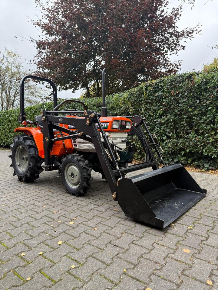 Kleintrakor Kubota B1402DT mit Frontlader ab 125 € pro Monat. - Tractor mic: Foto 2 Kleintrakor Kubota B1402DT mit Frontlader ab 125 € pro Monat. - Tractor mic: Foto 2