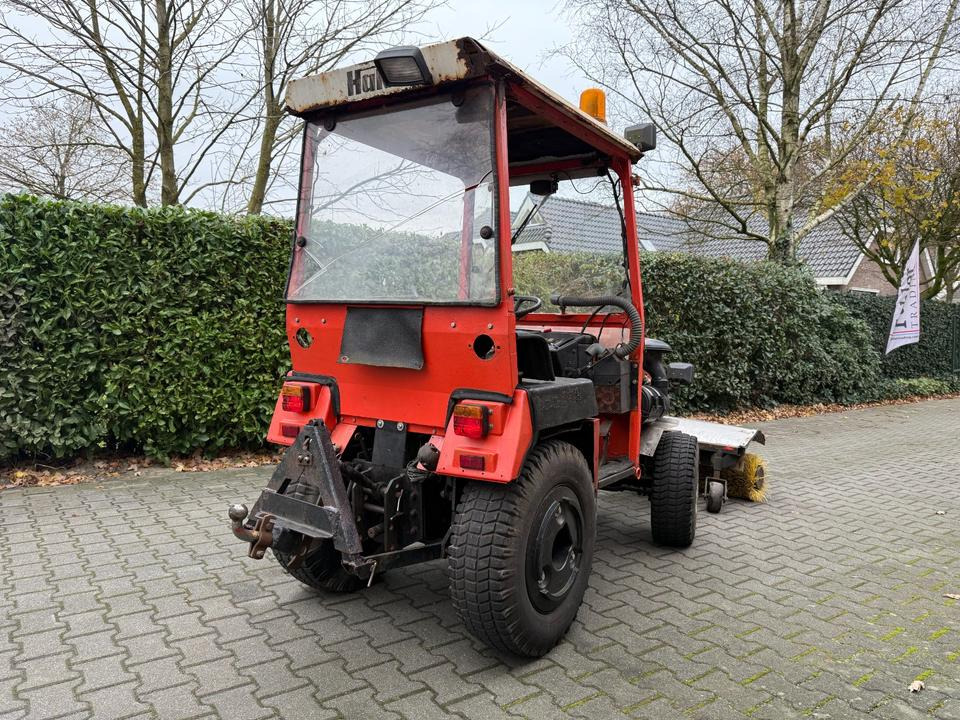 Kleintraktor Hako 3800D Hydrostat mit hydraulischer Kehrbürste - Tractor mic: Foto 4 Kleintraktor Hako 3800D Hydrostat mit hydraulischer Kehrbürste - Tractor mic: Foto 4