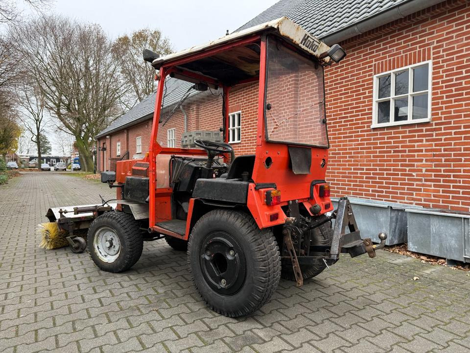 Kleintraktor Hako 3800D Hydrostat mit hydraulischer Kehrbürste - Tractor mic: Foto 3 Kleintraktor Hako 3800D Hydrostat mit hydraulischer Kehrbürste - Tractor mic: Foto 3
