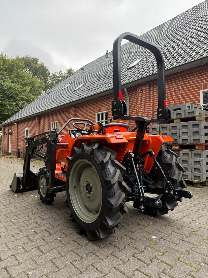 Kleintraktor Kubota B1-17 mit Frontlader ab 125 € pro Monat. - Tractor mic: Foto 3 Kleintraktor Kubota B1-17 mit Frontlader ab 125 € pro Monat. - Tractor mic: Foto 3