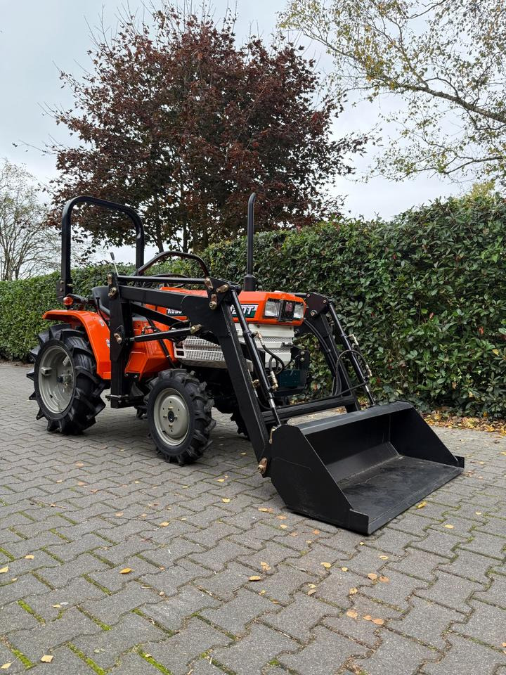 Kleintraktor Kubota B1502DT mit Frontlader ab 125 € pro Monat. - Tractor mic: Foto 2 Kleintraktor Kubota B1502DT mit Frontlader ab 125 € pro Monat. - Tractor mic: Foto 2