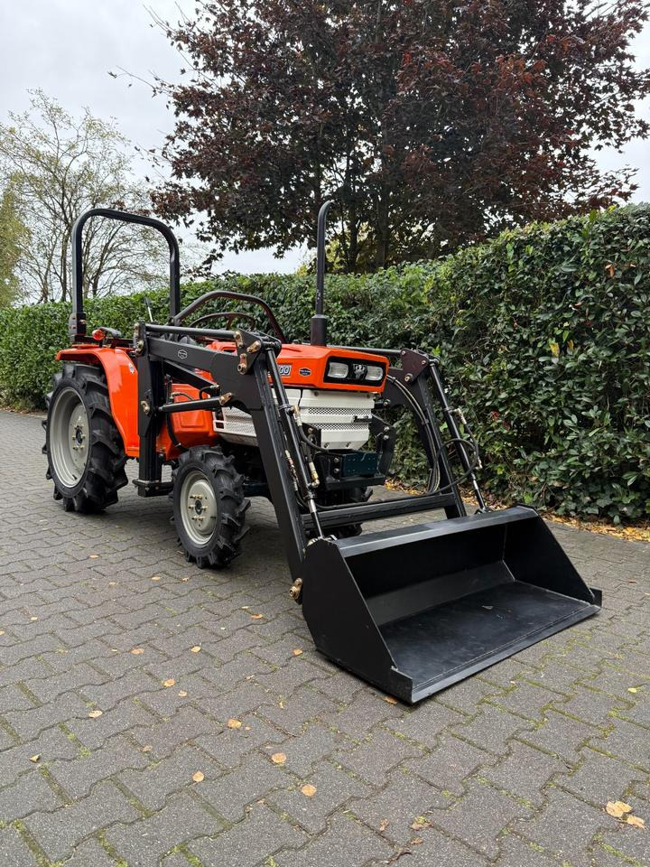 Kleintraktor Kubota B1600 mit Frontlader ab 125 € pro Monat. - Tractor mic: Foto 2 Kleintraktor Kubota B1600 mit Frontlader ab 125 € pro Monat. - Tractor mic: Foto 2