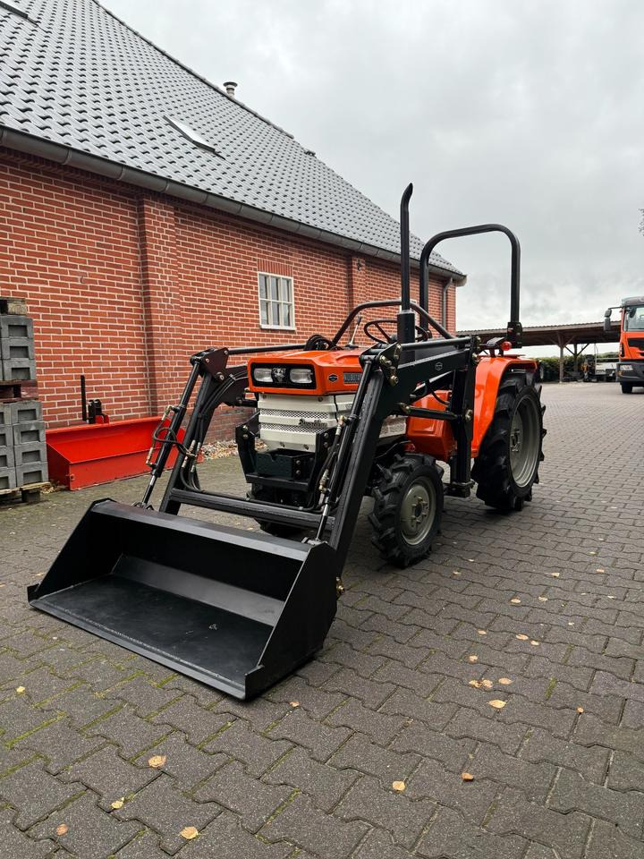 Kleintraktor Kubota B1600 mit Frontlader ab 125 € pro Monat. - Tractor mic: Foto 1 Kleintraktor Kubota B1600 mit Frontlader ab 125 € pro Monat. - Tractor mic: Foto 1