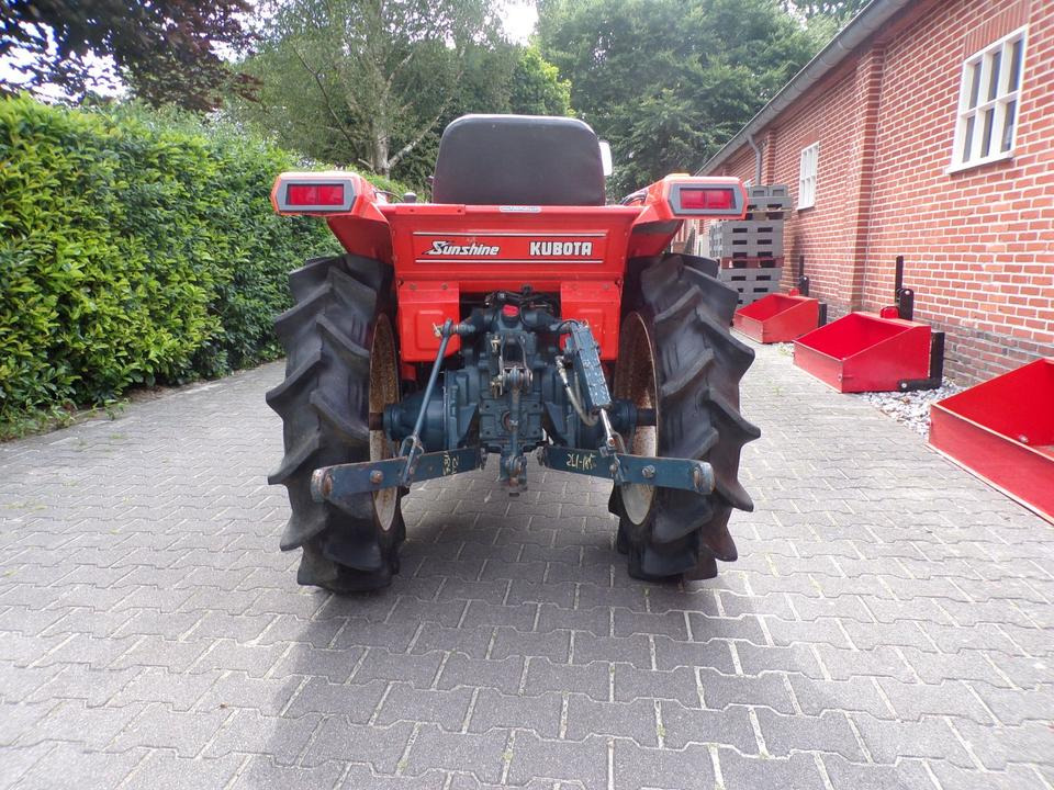 Kleintraktor Kubota ZL1-185 - Tractor mic: Foto 5 Kleintraktor Kubota ZL1-185 - Tractor mic: Foto 5