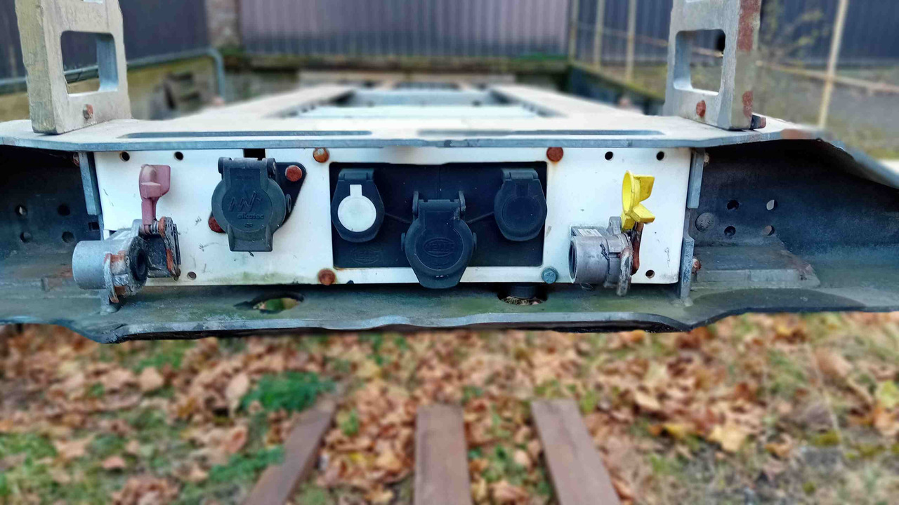 SCHMITZ CARGOBULL châssis porte-conteneur semi-remorque Os  - type SGF*3 - adaptable pour conteneur 20' et 40' - Semiremorcă transport containere/ Swap body: Foto 5 SCHMITZ CARGOBULL châssis porte-conteneur semi-remorque Os  - type SGF*3 - adaptable pour conteneur 20' et 40' - Semiremorcă transport containere/ Swap body: Foto 5