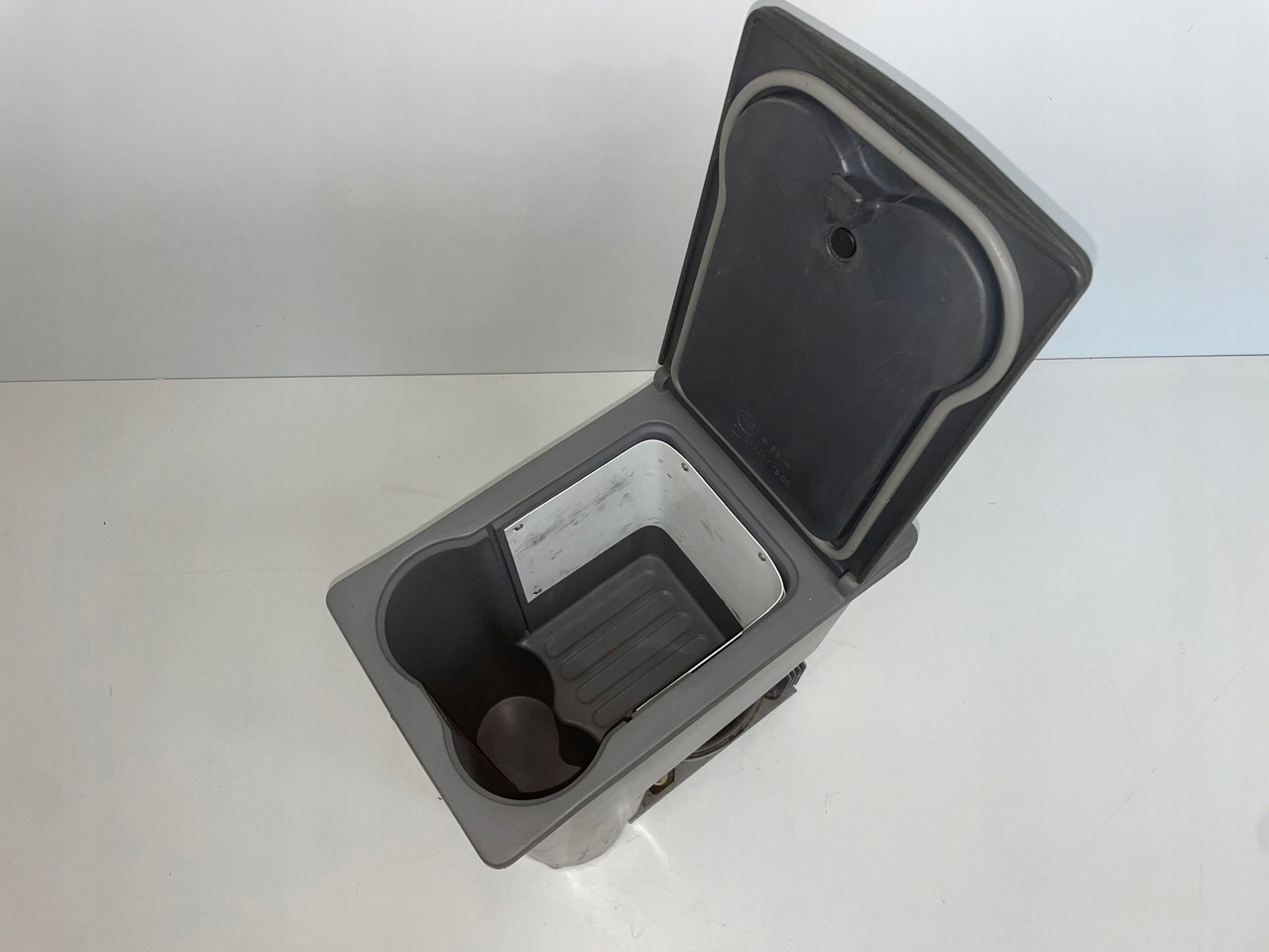 LODÓWKA CHŁODZIARKA MERCEDES ACTROS 80032324 - Cabină și interior pentru Camion: Foto 2 LODÓWKA CHŁODZIARKA MERCEDES ACTROS 80032324 - Cabină și interior pentru Camion: Foto 2