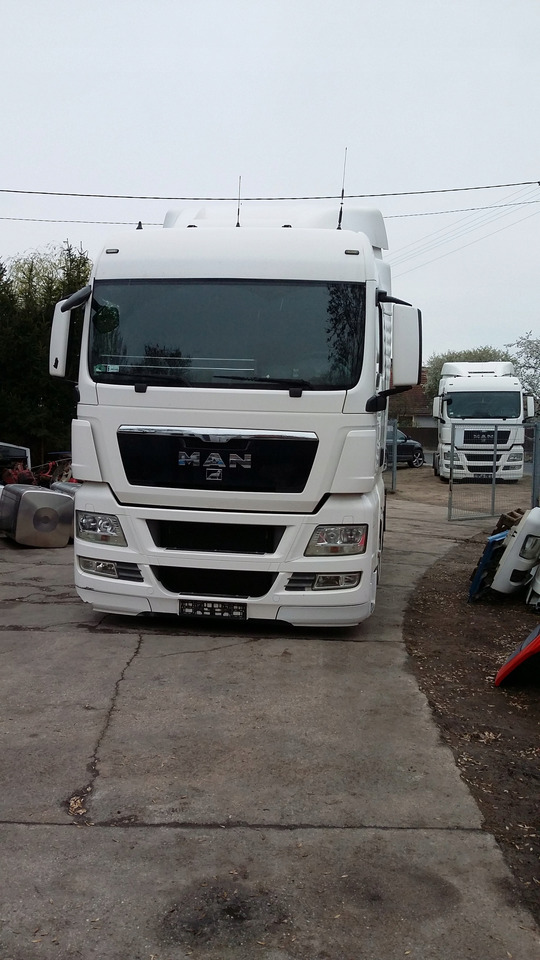 MASKA ATRAPA GRILL POLIK OWIEWKA MAN TGX - Capotă pentru Camion: Foto 1 MASKA ATRAPA GRILL POLIK OWIEWKA MAN TGX - Capotă pentru Camion: Foto 1