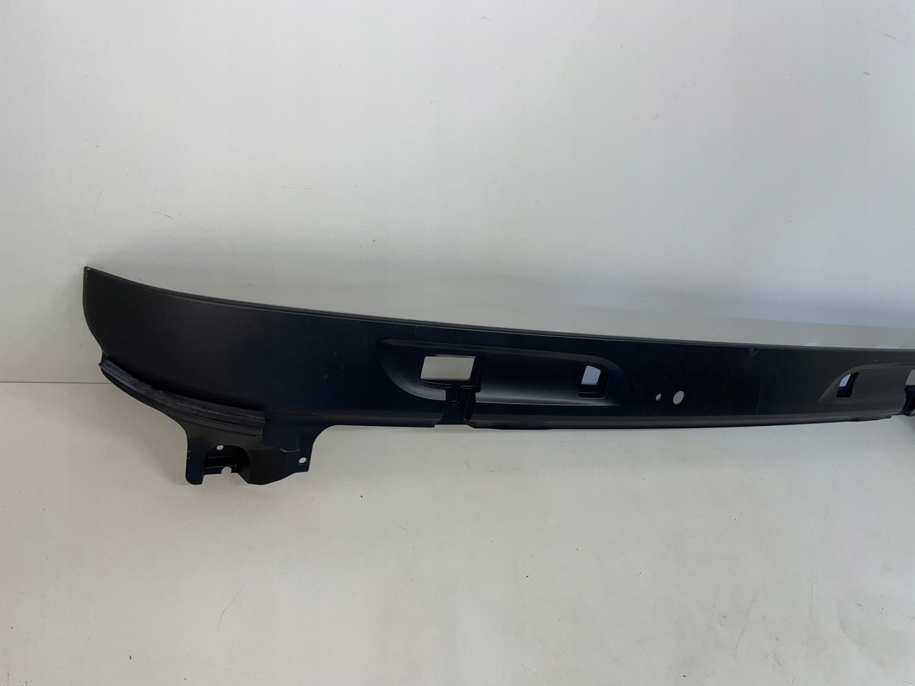 PODSZYBIE OSŁONA MASKOWNICA DAF CF 1980795 - Parbriz pentru Camion: Foto 2 PODSZYBIE OSŁONA MASKOWNICA DAF CF 1980795 - Parbriz pentru Camion: Foto 2