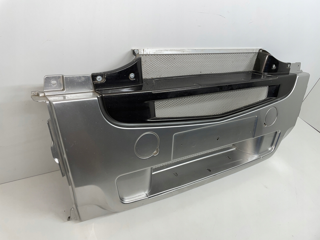 ŚRODEK ZDERZAK NAKŁADKA OSŁONA RENAULT MAGNUM DXI - Bară de protecție pentru Camion: Foto 3 ŚRODEK ZDERZAK NAKŁADKA OSŁONA RENAULT MAGNUM DXI - Bară de protecție pentru Camion: Foto 3