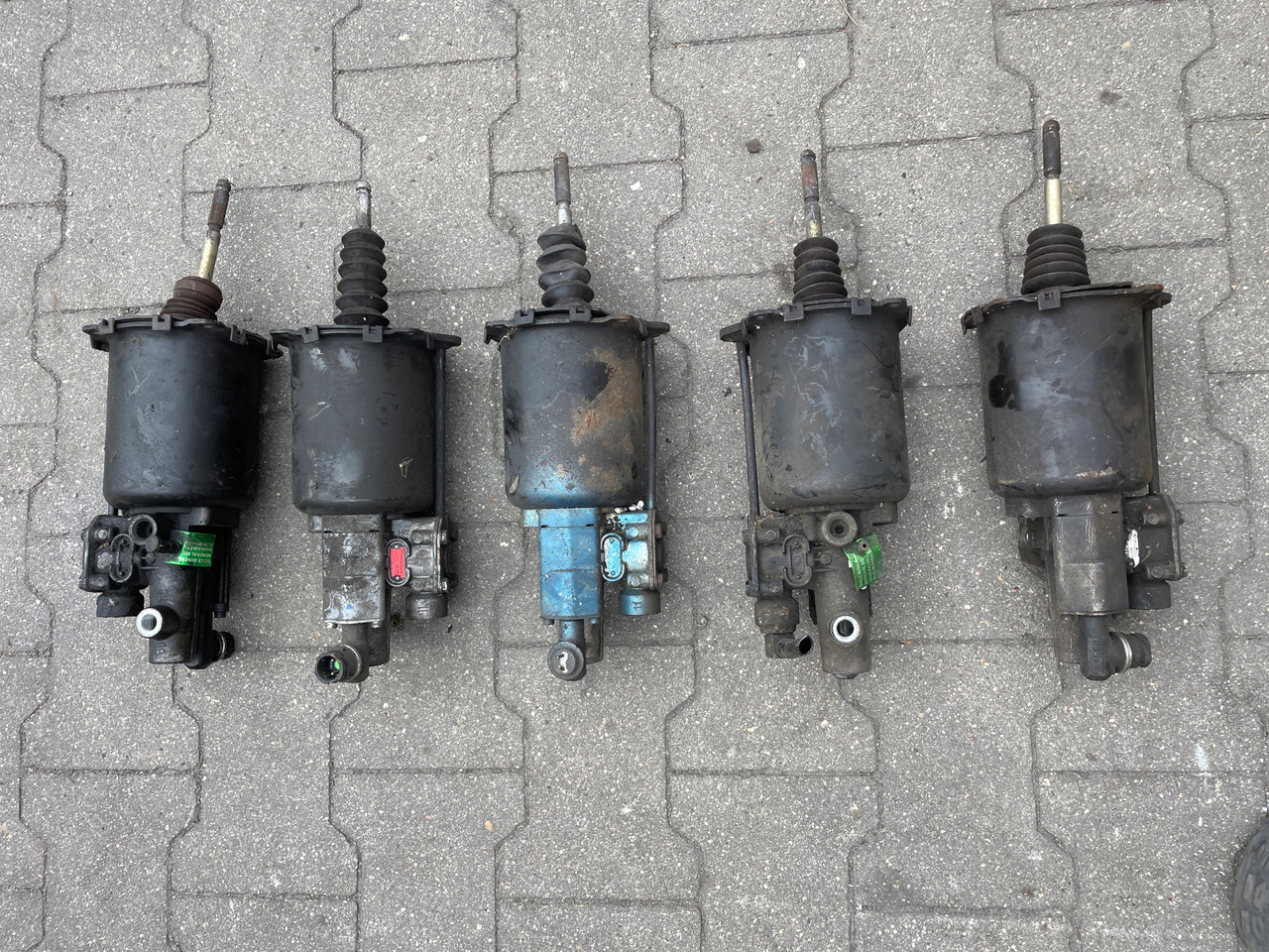 WYBIERAK SKRZYNI BIEGÓW WYSPRZĘGLIK ZAWÓR MAN TGA TGS TGX 9700514127 - Cilindru ambreiaj pentru Camion: Foto 2 WYBIERAK SKRZYNI BIEGÓW WYSPRZĘGLIK ZAWÓR MAN TGA TGS TGX 9700514127 - Cilindru ambreiaj pentru Camion: Foto 2