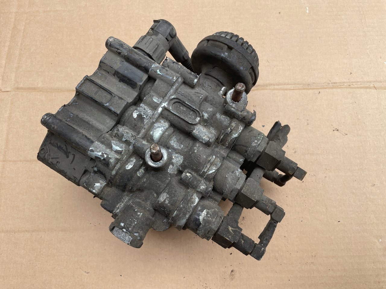 ZAWÓR PODUSZEK ECAS MAN TGA TGX TGS 4729000570 - Suspensie pneumatică pentru Camion: Foto 1 ZAWÓR PODUSZEK ECAS MAN TGA TGX TGS 4729000570 - Suspensie pneumatică pentru Camion: Foto 1