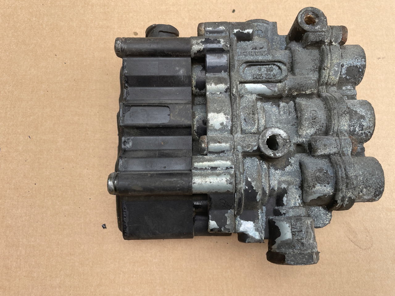 ZAWÓR PODUSZEK MERCEDES ACTROS MP 4 MP4 A0013270725 - Supapă frână pentru Camion: Foto 1 ZAWÓR PODUSZEK MERCEDES ACTROS MP 4 MP4 A0013270725 - Supapă frână pentru Camion: Foto 1