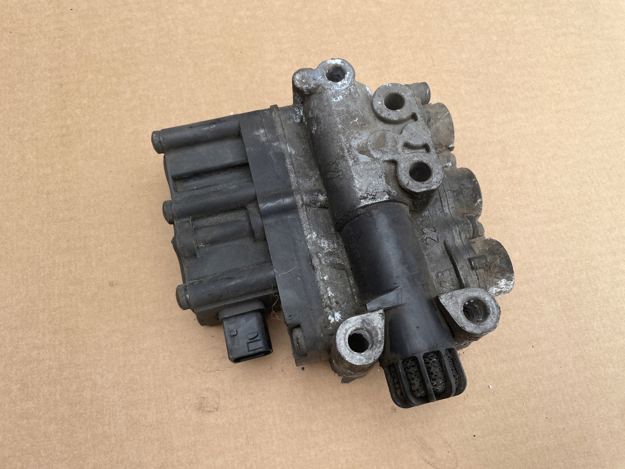 ZAWÓR PODUSZEK MERCEDES ACTROS MP 4 MP4 A0013270725 - Supapă frână pentru Camion: Foto 2 ZAWÓR PODUSZEK MERCEDES ACTROS MP 4 MP4 A0013270725 - Supapă frână pentru Camion: Foto 2