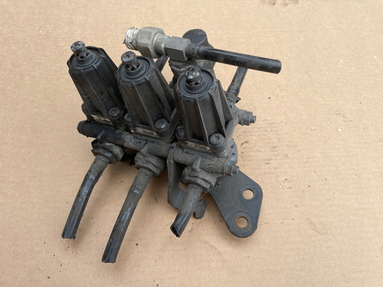 ZAWÓR REDUKCUJNY REDUKTOR CIŚNIENIA MAN TGA TGX TGS 4750103000 - Suspensie pneumatică pentru Camion: Foto 1 ZAWÓR REDUKCUJNY REDUKTOR CIŚNIENIA MAN TGA TGX TGS 4750103000 - Suspensie pneumatică pentru Camion: Foto 1