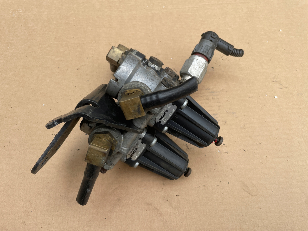 ZAWÓR REDUKCUJNY REDUKTOR CIŚNIENIA MAN TGA TGX TGS 4750103000 - Suspensie pneumatică pentru Camion: Foto 4 ZAWÓR REDUKCUJNY REDUKTOR CIŚNIENIA MAN TGA TGX TGS 4750103000 - Suspensie pneumatică pentru Camion: Foto 4