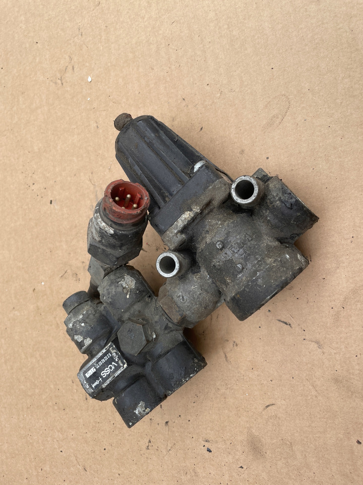 ZAWÓR REDUKCUJNY REDUKTOR CIŚNIENIA MAN TGA TGX TGS 4750103000 - Suspensie pneumatică pentru Camion: Foto 2 ZAWÓR REDUKCUJNY REDUKTOR CIŚNIENIA MAN TGA TGX TGS 4750103000 - Suspensie pneumatică pentru Camion: Foto 2