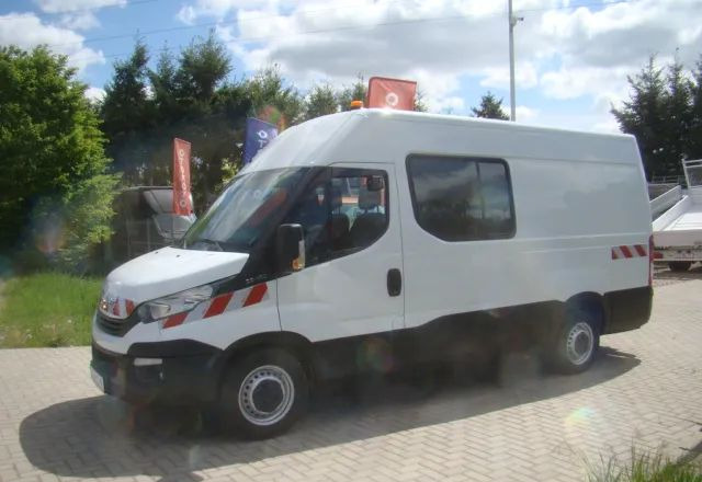 Iveco DAILY 35 S 16 REJESTRACJA NA 6-OSÓB SUPER NA KAMPERA - Dubă: Foto 2 Iveco DAILY 35 S 16 REJESTRACJA NA 6-OSÓB SUPER NA KAMPERA - Dubă: Foto 2