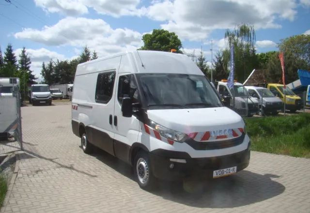 Iveco DAILY 35 S 16 REJESTRACJA NA 6-OSÓB SUPER NA KAMPERA - Dubă: Foto 4 Iveco DAILY 35 S 16 REJESTRACJA NA 6-OSÓB SUPER NA KAMPERA - Dubă: Foto 4