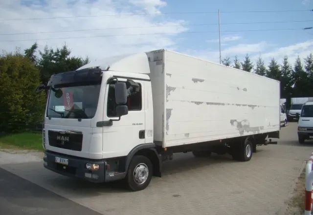 MAN TGL 12-220 8.10M KLIMA WINDA 2000KG - Camion furgon: Foto 1 MAN TGL 12-220 8.10M KLIMA WINDA 2000KG - Camion furgon: Foto 1