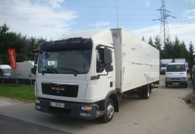 MAN TGL 12-220 8.10M KLIMA WINDA 2000KG - Camion furgon: Foto 1 MAN TGL 12-220 8.10M KLIMA WINDA 2000KG - Camion furgon: Foto 1