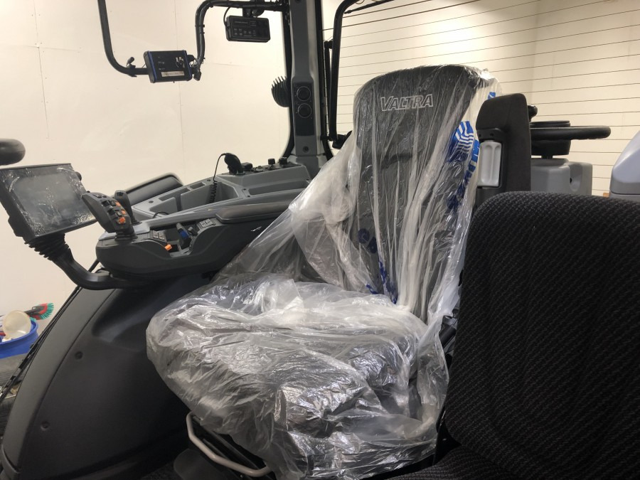 Valtra T234 - Tractor agricol: Foto 4 Valtra T234 - Tractor agricol: Foto 4