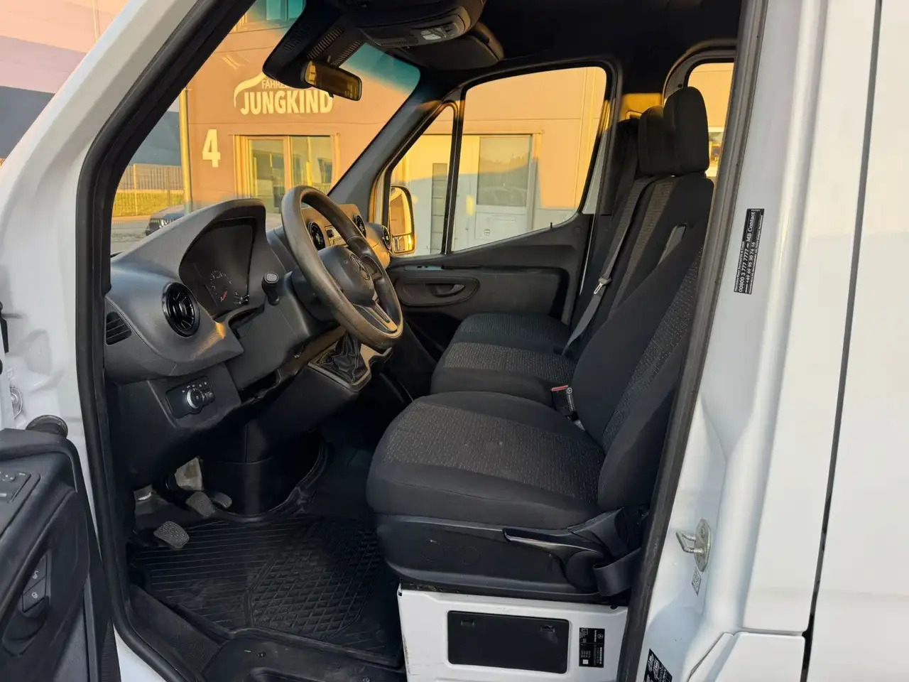Mercedes-Benz Sprinter 317 CDI Lang DoKa Pritsche AHK 3,5t - Autoutilitară cu platformă, Autoutilitară cabină dublă: Foto 3 Mercedes-Benz Sprinter 317 CDI Lang DoKa Pritsche AHK 3,5t - Autoutilitară cu platformă, Autoutilitară cabină dublă: Foto 3