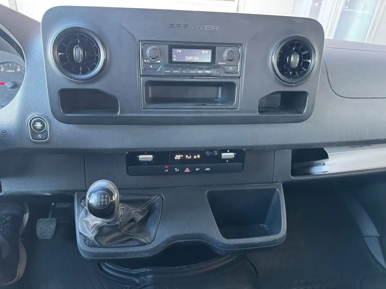 Mercedes-Benz Sprinter 317 CDI Lang DoKa Pritsche AHK 3,5t - Autoutilitară cu platformă, Autoutilitară cabină dublă: Foto 5 Mercedes-Benz Sprinter 317 CDI Lang DoKa Pritsche AHK 3,5t - Autoutilitară cu platformă, Autoutilitară cabină dublă: Foto 5