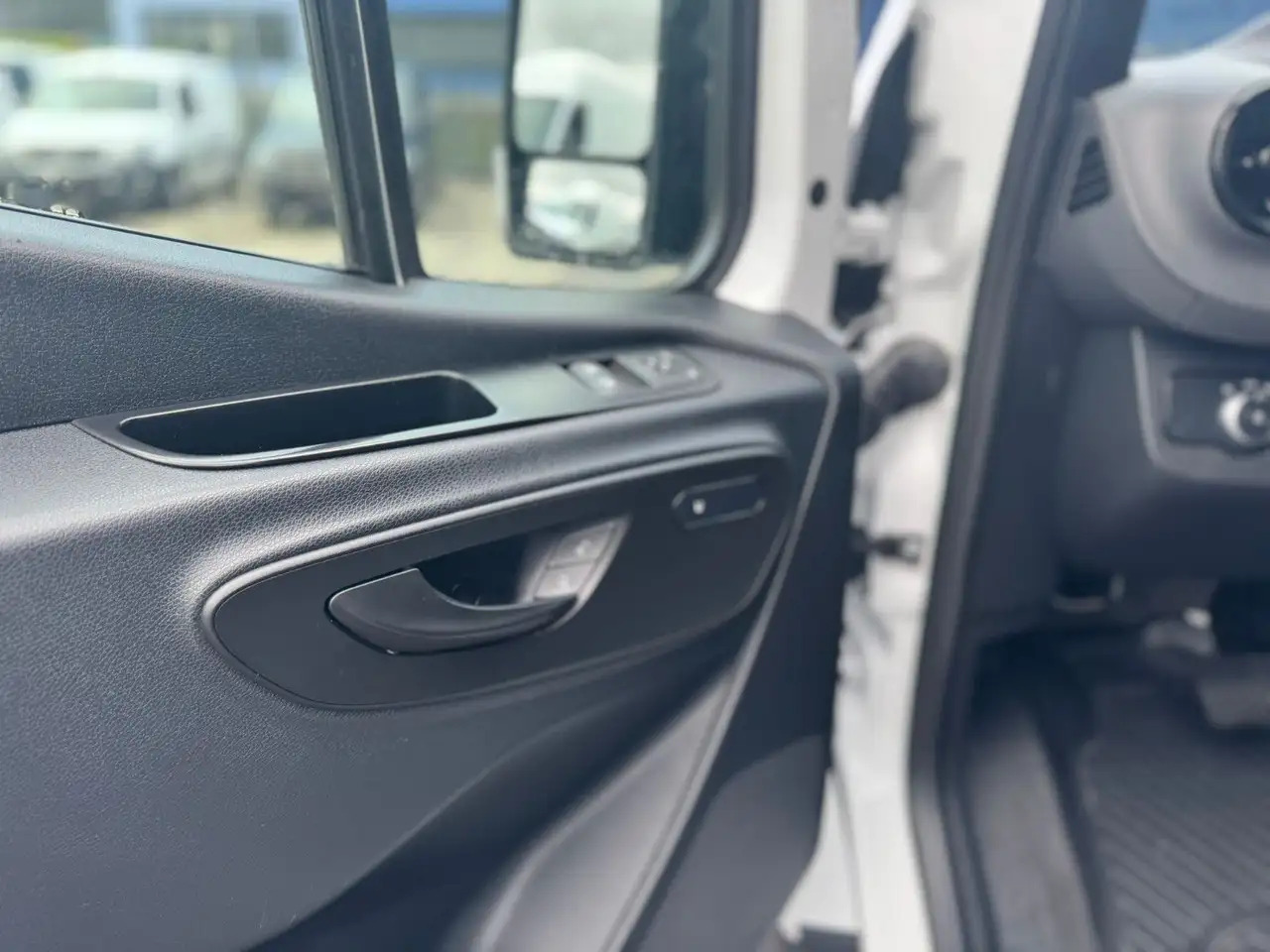 Mercedes-Benz Sprinter 317 CDI Maxi Lang LED MBUX Klima - Dubă: Foto 3 Mercedes-Benz Sprinter 317 CDI Maxi Lang LED MBUX Klima - Dubă: Foto 3