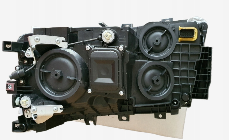 NOWY REFLEKTOR PRAWY SCANIA L,P,G,R,S - Far pentru Camion: Foto 3 NOWY REFLEKTOR PRAWY SCANIA L,P,G,R,S - Far pentru Camion: Foto 3