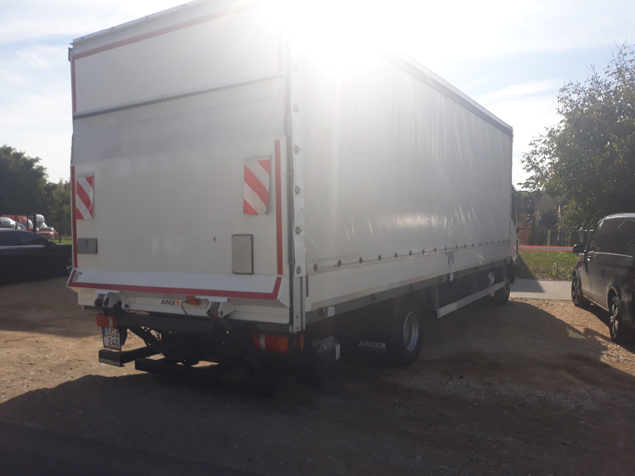 MAN TGL 12.220 Tail Lift Manual - Camion cu prelată: Foto 2 MAN TGL 12.220 Tail Lift Manual - Camion cu prelată: Foto 2
