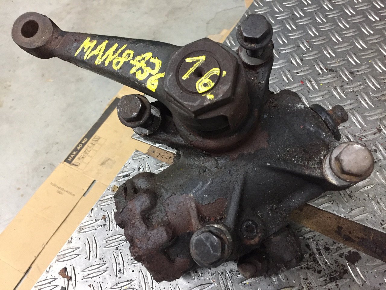 Gebrauchtes Lenkgetriebe MAN, 8.136, Artikel - Nr.: 81.9999 - 9999 - Casetă de direcție pentru Camion: Foto 3 Gebrauchtes Lenkgetriebe MAN, 8.136, Artikel - Nr.: 81.9999 - 9999 - Casetă de direcție pentru Camion: Foto 3