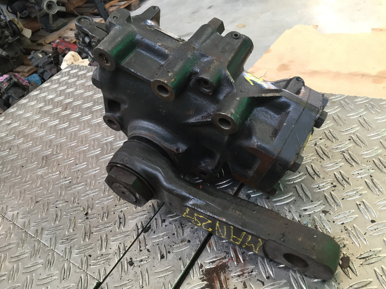 Gebrauchtes Lenkgetriebe MAN F 8, 24.291, Artikel - Nr.: 81.9999 - 9999 - Casetă de direcție pentru Camion: Foto 5 Gebrauchtes Lenkgetriebe MAN F 8, 24.291, Artikel - Nr.: 81.9999 - 9999 - Casetă de direcție pentru Camion: Foto 5