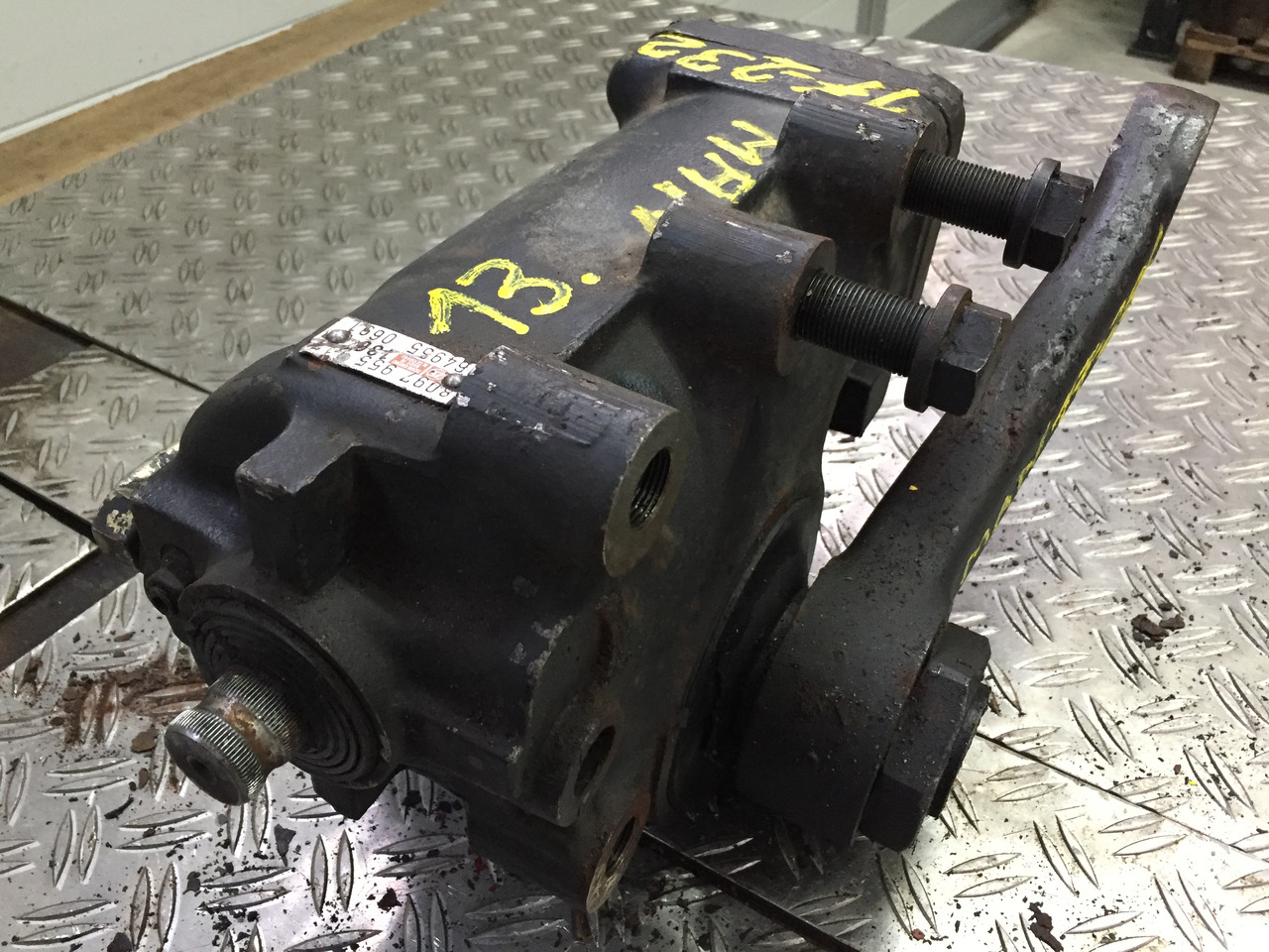 Gebrauchtes Lenkgetriebe MAN F90, 17.232, Artikel - Nr.: 81.9999 - 9999 - Casetă de direcție pentru Camion: Foto 2 Gebrauchtes Lenkgetriebe MAN F90, 17.232, Artikel - Nr.: 81.9999 - 9999 - Casetă de direcție pentru Camion: Foto 2