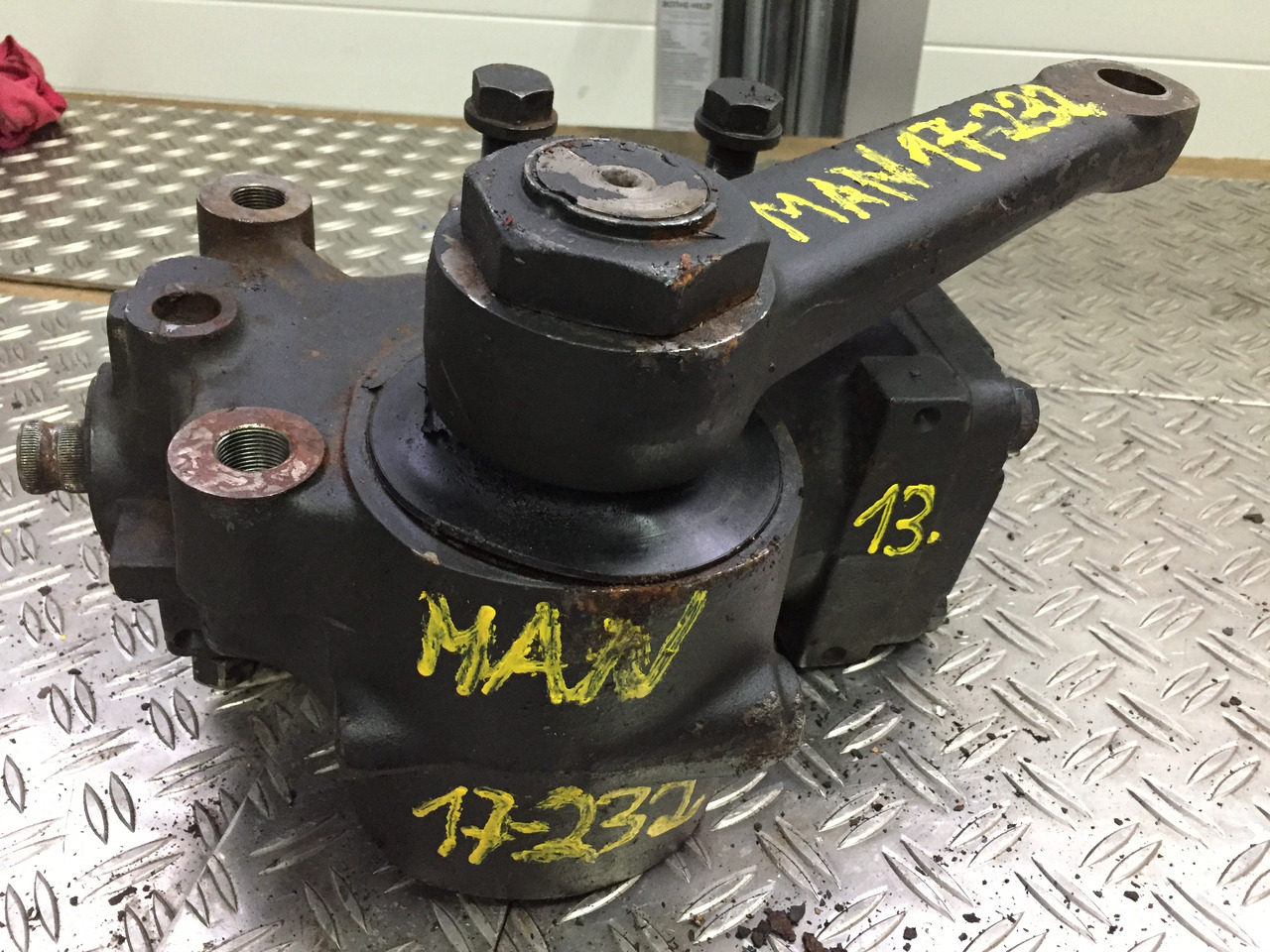 Gebrauchtes Lenkgetriebe MAN F90, 17.232, Artikel - Nr.: 81.9999 - 9999 - Casetă de direcție pentru Camion: Foto 1 Gebrauchtes Lenkgetriebe MAN F90, 17.232, Artikel - Nr.: 81.9999 - 9999 - Casetă de direcție pentru Camion: Foto 1