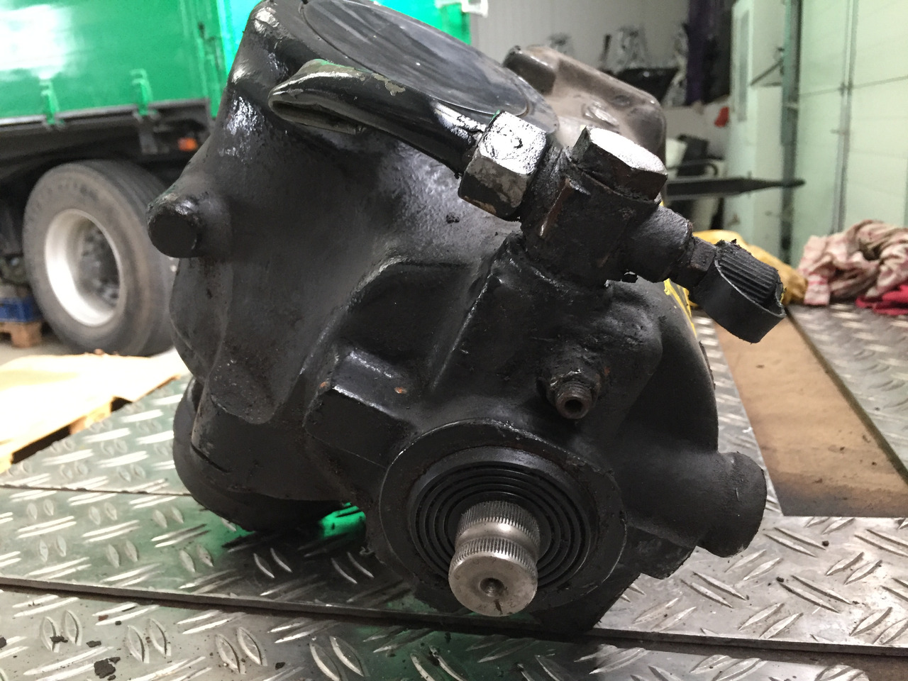 Gebrauchtes Lenkgetriebe MAN TGA 18.430, Artikel - Nr.: 81.46200-6410 - Casetă de direcție pentru Camion: Foto 4 Gebrauchtes Lenkgetriebe MAN TGA 18.430, Artikel - Nr.: 81.46200-6410 - Casetă de direcție pentru Camion: Foto 4