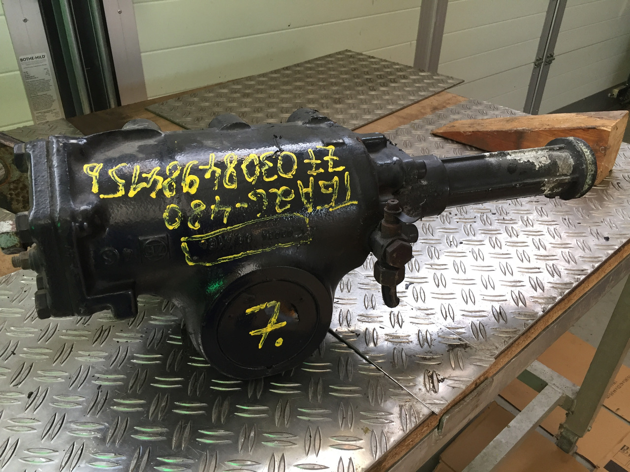 Gebrauchtes Lenkgetriebe MAN TGA 26.480, Artikel - Nr.: 81.46200-6425 - Casetă de direcție pentru Camion: Foto 1 Gebrauchtes Lenkgetriebe MAN TGA 26.480, Artikel - Nr.: 81.46200-6425 - Casetă de direcție pentru Camion: Foto 1