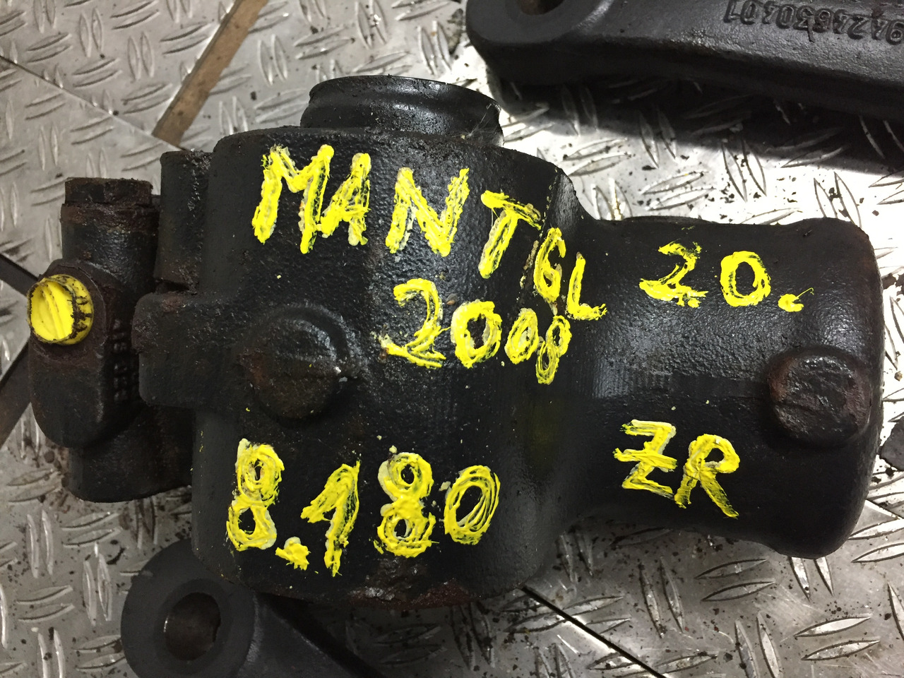 Gebrauchtes Lenkgetriebe MAN TGL, 8.180, Artikel - Nr.: 81.9999 - 9999 - Casetă de direcție pentru Camion: Foto 1 Gebrauchtes Lenkgetriebe MAN TGL, 8.180, Artikel - Nr.: 81.9999 - 9999 - Casetă de direcție pentru Camion: Foto 1