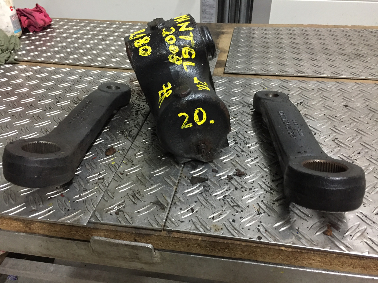 Gebrauchtes Lenkgetriebe MAN TGL, 8.180, Artikel - Nr.: 81.9999 - 9999 - Casetă de direcție pentru Camion: Foto 4 Gebrauchtes Lenkgetriebe MAN TGL, 8.180, Artikel - Nr.: 81.9999 - 9999 - Casetă de direcție pentru Camion: Foto 4