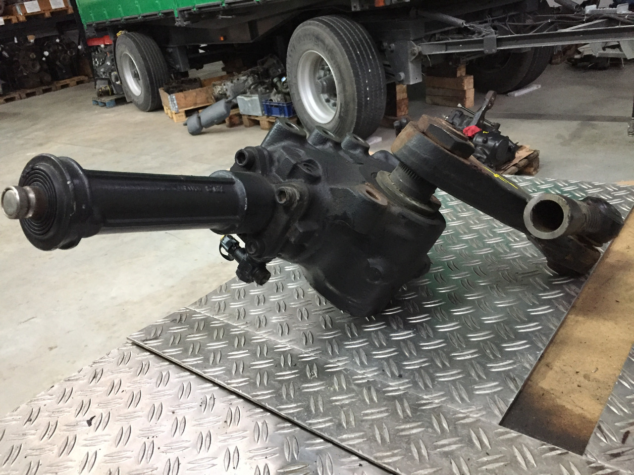 Gebrauchtes Lenkgetriebe MAN TGX 26.480 XXL, Artikel - Nr.: 81.46200 - 6541 - Casetă de direcție pentru Camion: Foto 4 Gebrauchtes Lenkgetriebe MAN TGX 26.480 XXL, Artikel - Nr.: 81.46200 - 6541 - Casetă de direcție pentru Camion: Foto 4