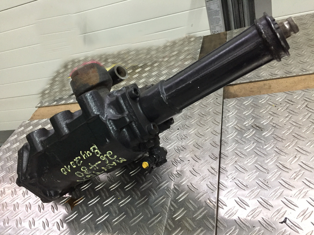 Gebrauchtes Lenkgetriebe MAN TGX 26.480 XXL, Artikel - Nr.: 81.46200 - 6541 - Casetă de direcție pentru Camion: Foto 1 Gebrauchtes Lenkgetriebe MAN TGX 26.480 XXL, Artikel - Nr.: 81.46200 - 6541 - Casetă de direcție pentru Camion: Foto 1