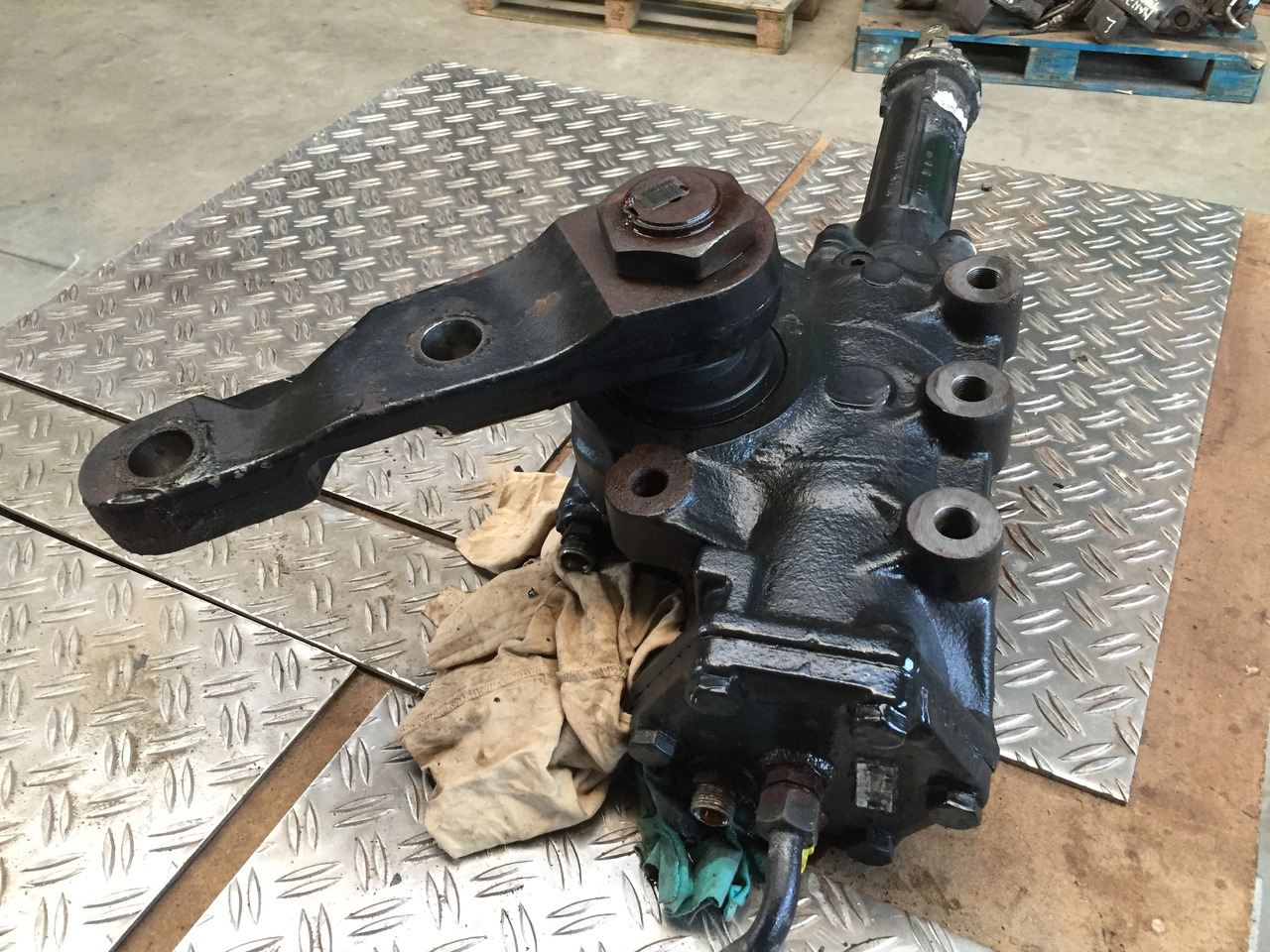 Gebrauchtes Lenkgetriebe, mechanisch, MAN TGA 26.440 XXL, Artikel - Nr. : 81.46200 - 6427 - Casetă de direcție pentru Camion: Foto 1 Gebrauchtes Lenkgetriebe, mechanisch, MAN TGA 26.440 XXL, Artikel - Nr. : 81.46200 - 6427 - Casetă de direcție pentru Camion: Foto 1