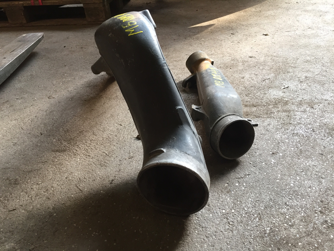 Gebrauchtes MB Motortyp OM 441 LA Ansaugrohr, Artikel - Nr. : A 999 999 99 99 - Conductă admisie pentru Camion: Foto 3 Gebrauchtes MB Motortyp OM 441 LA Ansaugrohr, Artikel - Nr. : A 999 999 99 99 - Conductă admisie pentru Camion: Foto 3