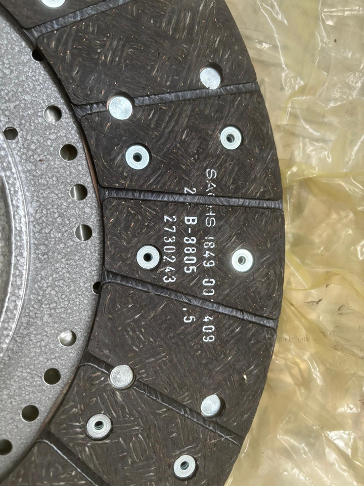 Neuwertige Sachs Kupplungsscheibe, Mitnehmerscheibe, Artikel - Nr. : 184900409 - Disc ambreiaj pentru Camion: Foto 3 Neuwertige Sachs Kupplungsscheibe, Mitnehmerscheibe, Artikel - Nr. : 184900409 - Disc ambreiaj pentru Camion: Foto 3