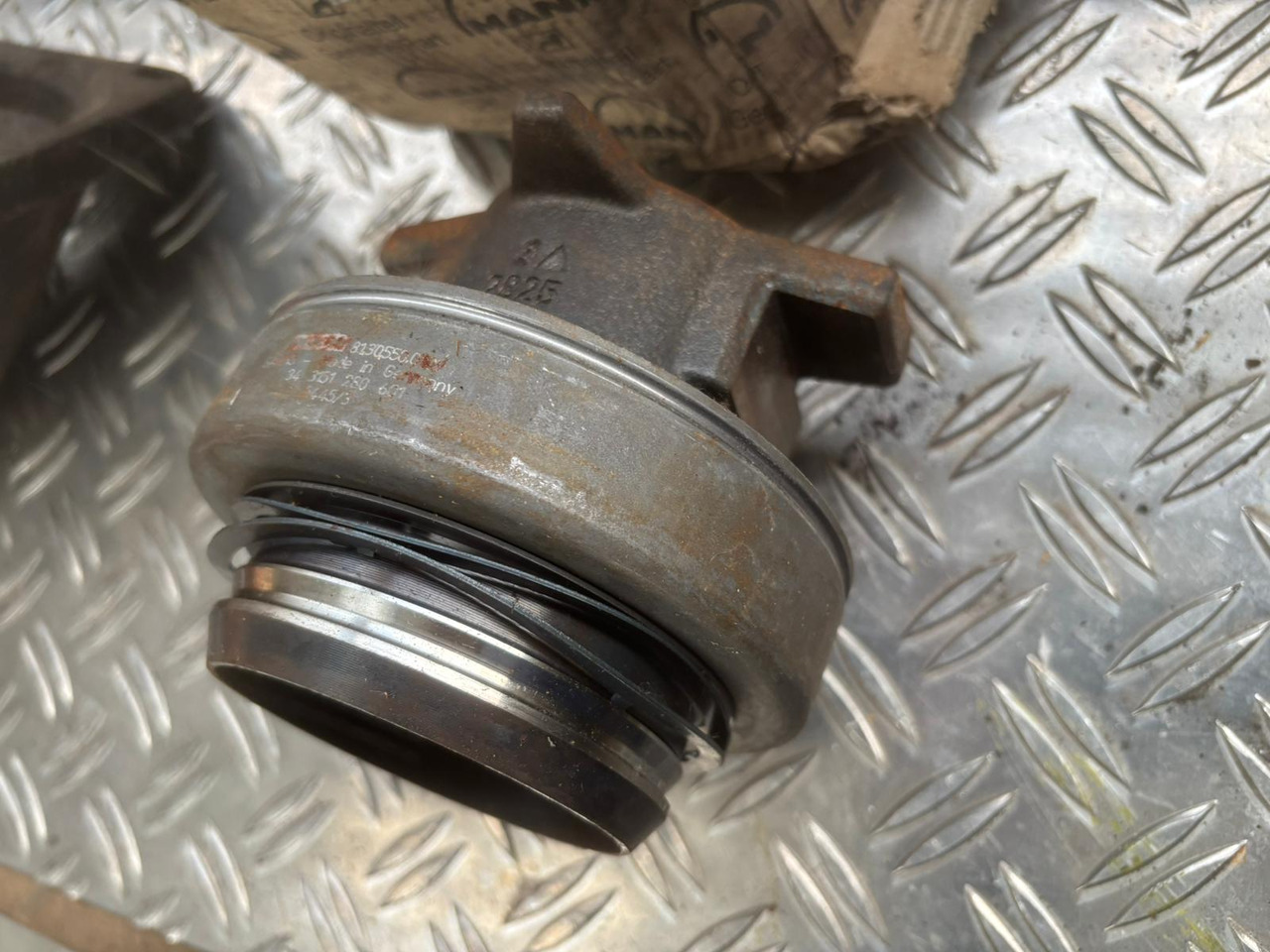 Neuwertiges MAN Ausrücklager, Kupplungssatz, Artikel - Nr. : 81.30550 - 0109 - Ambreiaj și piese pentru Camion: Foto 1 Neuwertiges MAN Ausrücklager, Kupplungssatz, Artikel - Nr. : 81.30550 - 0109 - Ambreiaj și piese pentru Camion: Foto 1