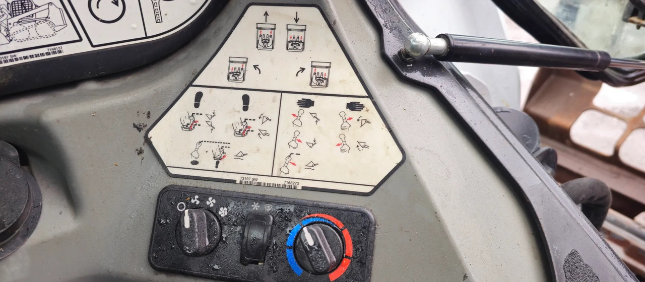 BOBCAT S570 - Mini încărcător: Foto 5 BOBCAT S570 - Mini încărcător: Foto 5