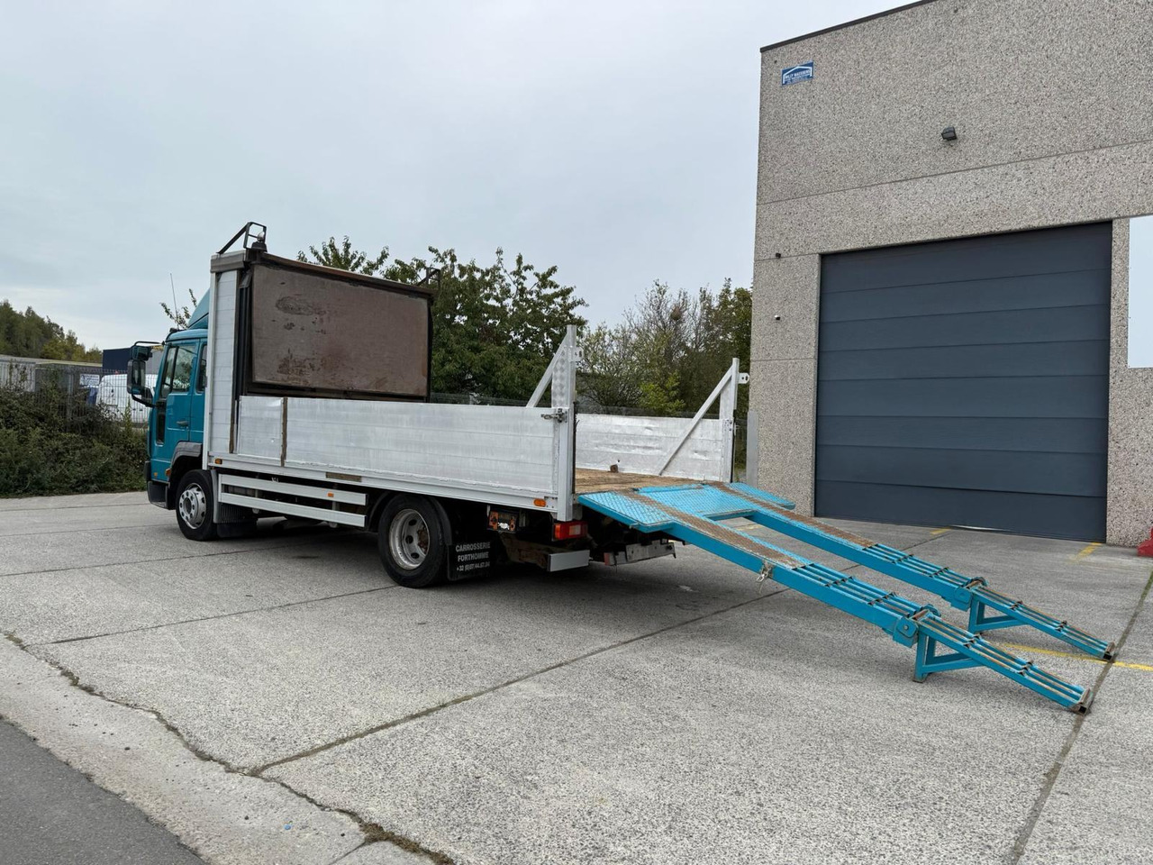 VOLVO FL 12 250, 2004 god. - Camion platformă: Foto 2 VOLVO FL 12 250, 2004 god. - Camion platformă: Foto 2