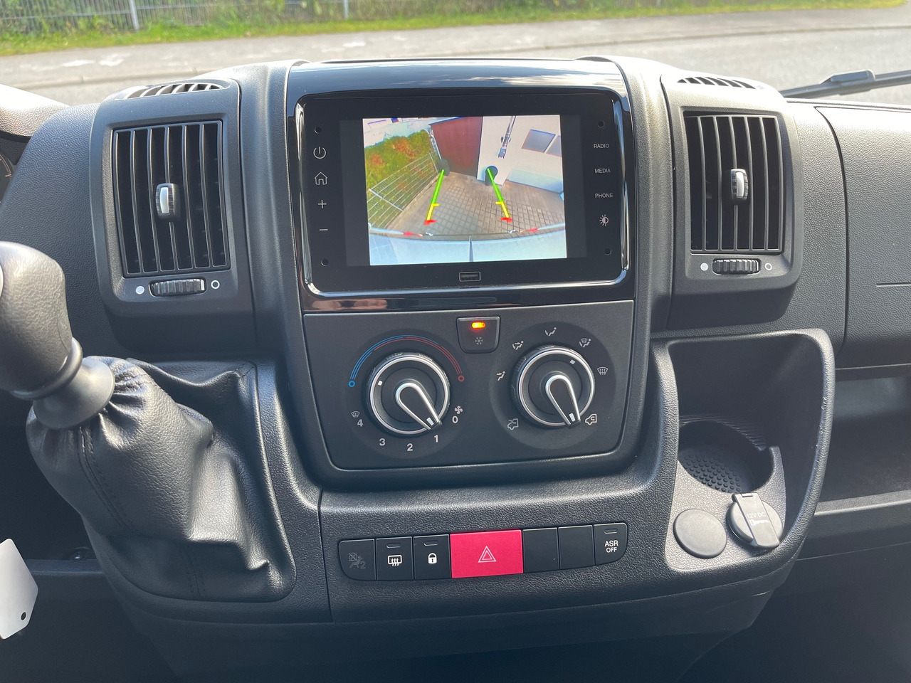 Dubă Peugeot Boxer Kasten L2H2 AppleCarplay/Klima/Kamera: Foto 12 Dubă Peugeot Boxer Kasten L2H2 AppleCarplay/Klima/Kamera: Foto 12