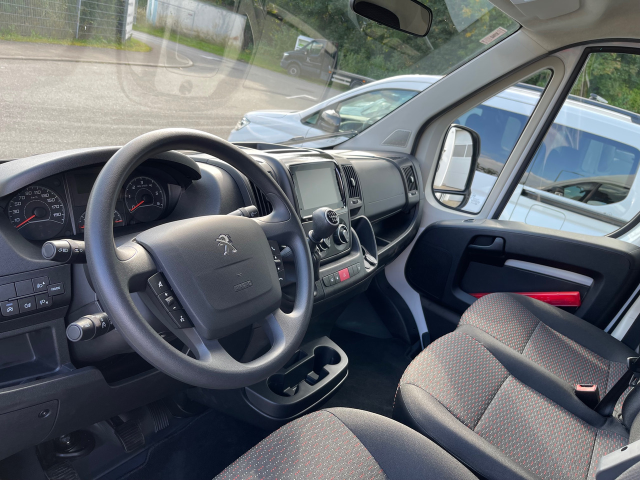 Dubă Peugeot Boxer Kasten L2H2 AppleCarplay/Klima/Kamera: Foto 9 Dubă Peugeot Boxer Kasten L2H2 AppleCarplay/Klima/Kamera: Foto 9