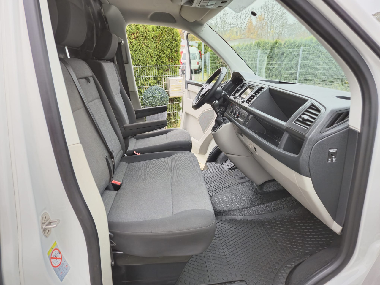 VOLKSWAGEN T6 Transporter Klima/PDC/AHK/Standheiz. - Dubă: Foto 1 VOLKSWAGEN T6 Transporter Klima/PDC/AHK/Standheiz. - Dubă: Foto 1